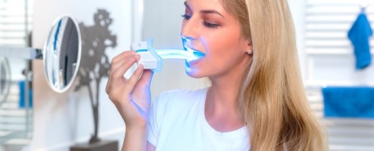 Weltneuheit in der Mundhygiene aus Deutschland: Neuartiger Licht-Stick verringert Viren, Bakterien und Pilze im Mund- und Rachenraum