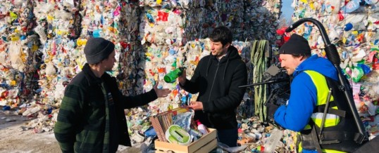 Weltrecyclingtag: Tobi Krell erklärt richtige Mülltrennung / Aktuelle YouGov-Umfrage: Wissen über Mülltrennung und Recycling gehört zur Umweltbildung