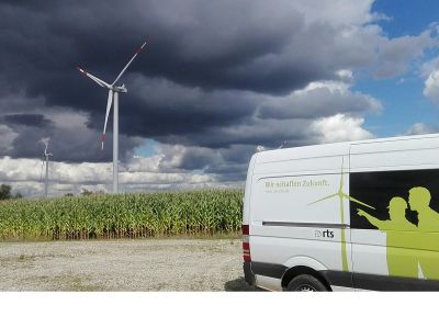 Digitalisierung: Wie ein weltweiter Windenergie-Service mit Telematik, IoT und Apps vorangeht